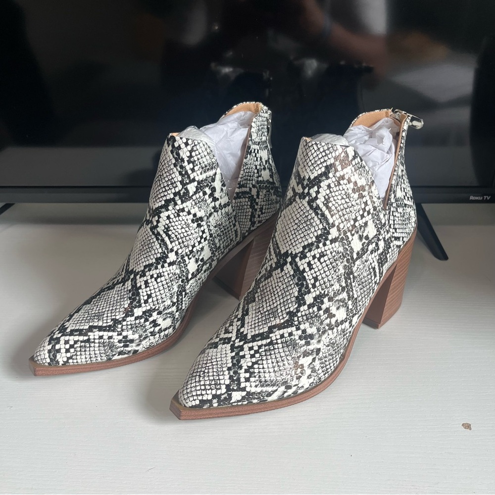 ❤️‍🔥HP❤️‍🔥 NWT FISACE Pointed Toe Stacked Mid Heel Ankle Boots V Cut Back Zipper